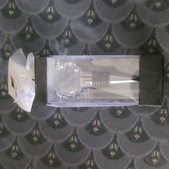 Crystal Unused Wine Topper, 1 remaining - Picture 1 of 2